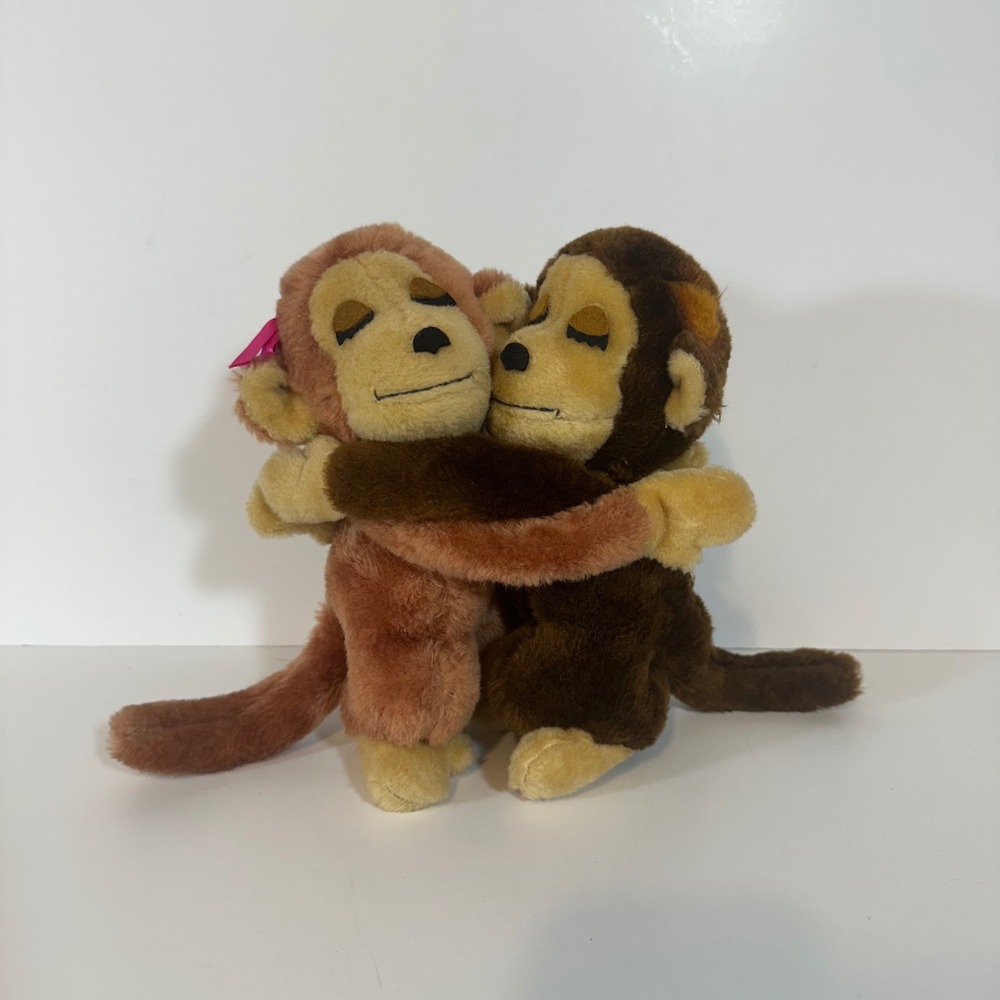 Vintage R Dakin Hugging Monkeys Plush Brown Tan Pair Stuffed Animal Toy 1970s